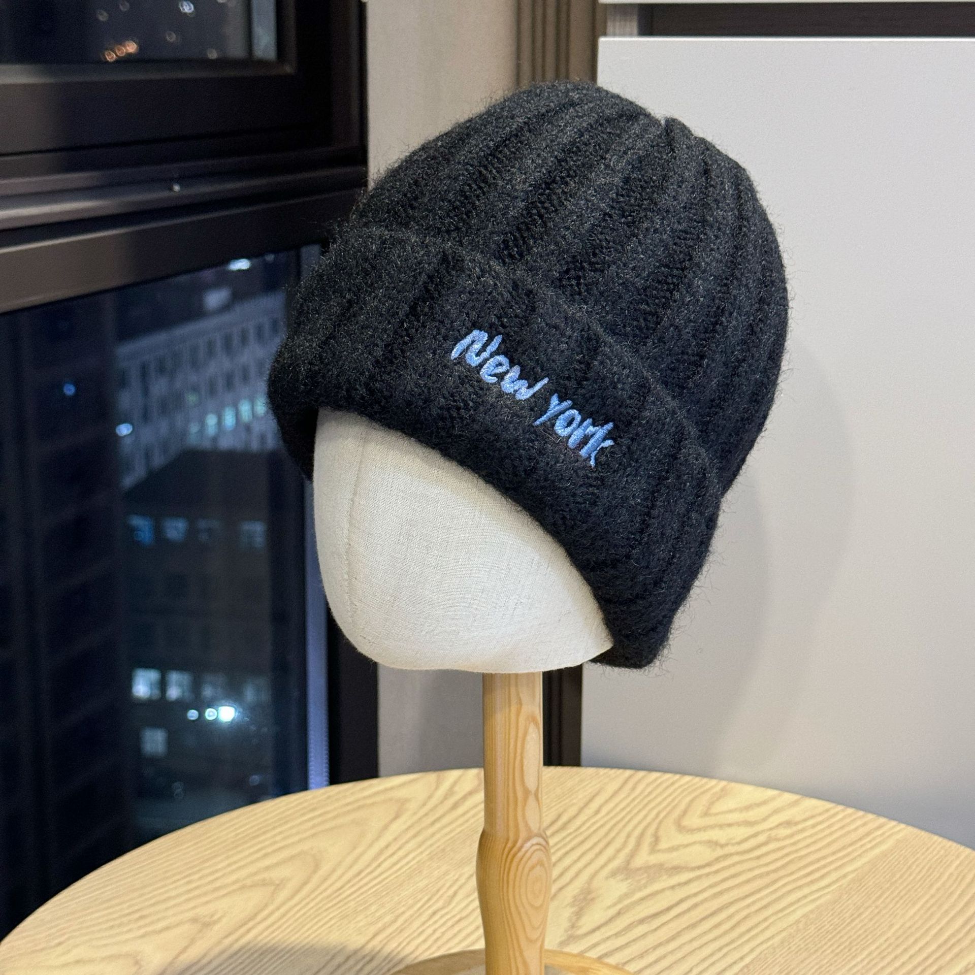 

New autumn and winter simple embroidered knit hat, Korean style versatile beanie for women, ear-protecting and warm pullover hat Adult54-60Average Size чёрный