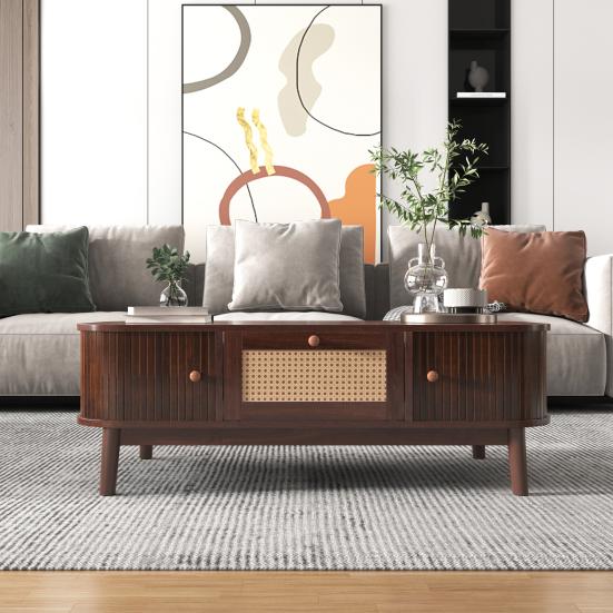 Couchtisch, Rattan-Couchtisch, Schubladen mit Rattan und Schiebetüren mit Massivholzleisten, Beine aus Massivholz, Natürlicher Landhausstil