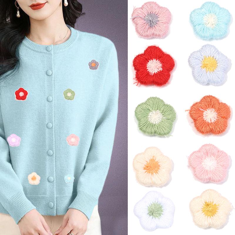 50 Stück/Los Mini Handgemachte Gestickte Blumenflicken Bunte Pflaumenblüten Applikation DIY Kleidung Kopfbedeckung Dekor Nähzubehör