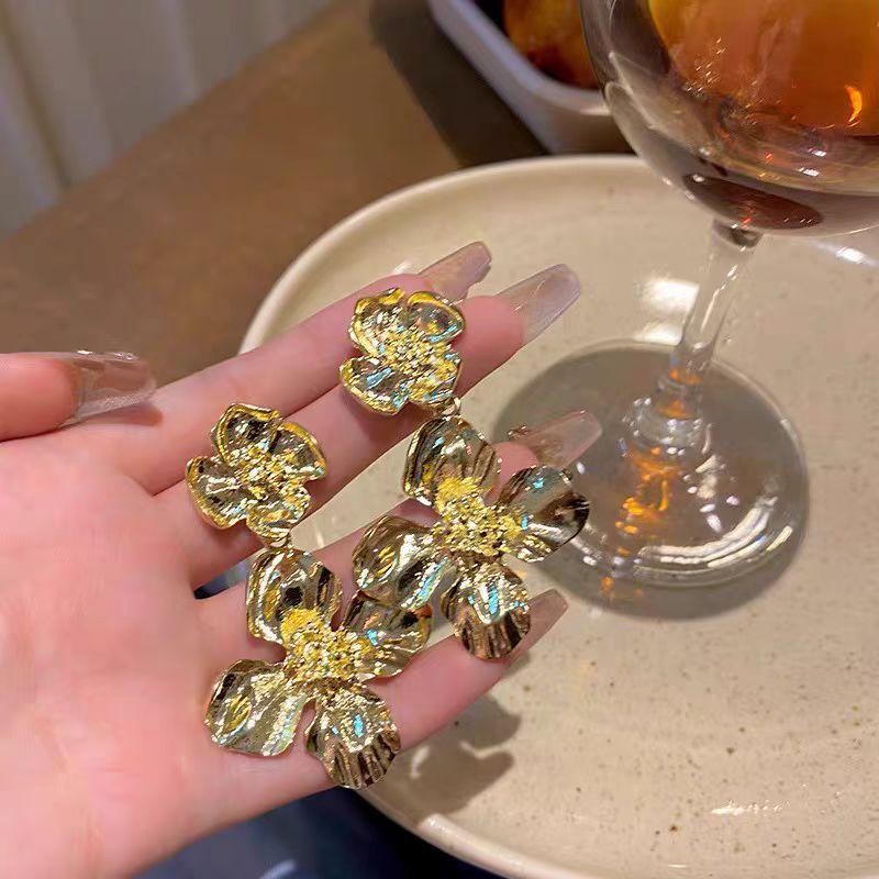 Exaggerated gold flower earrings personalized long versatile ear jewelry