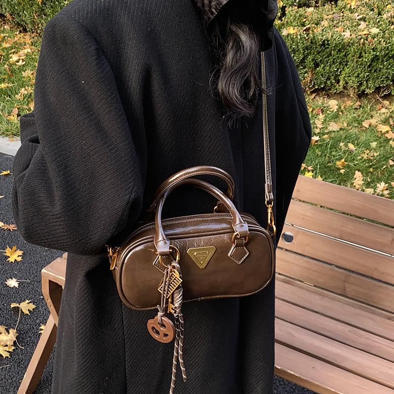 Popular Oil Wax Leather Small Bag Women 2025 New Fashion Versatile Messenger Bag Retro Handbag Pillow Bag