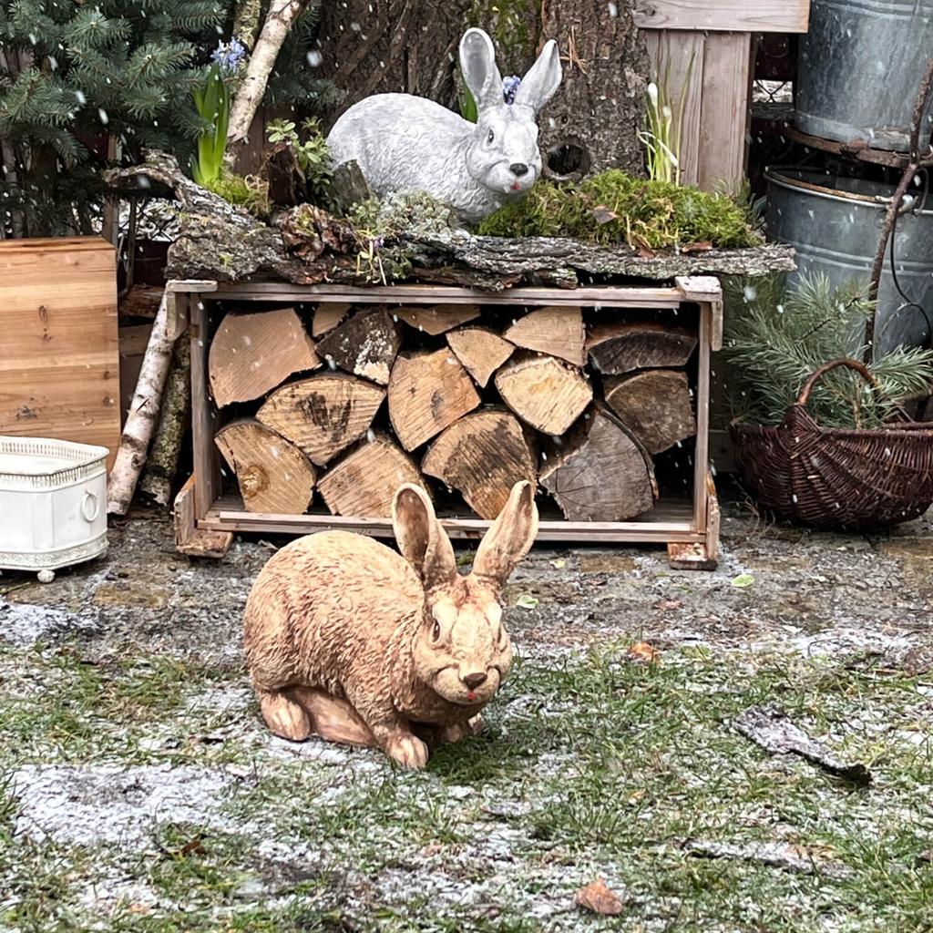 Adorable rabbit statuette - perfect garden decoration