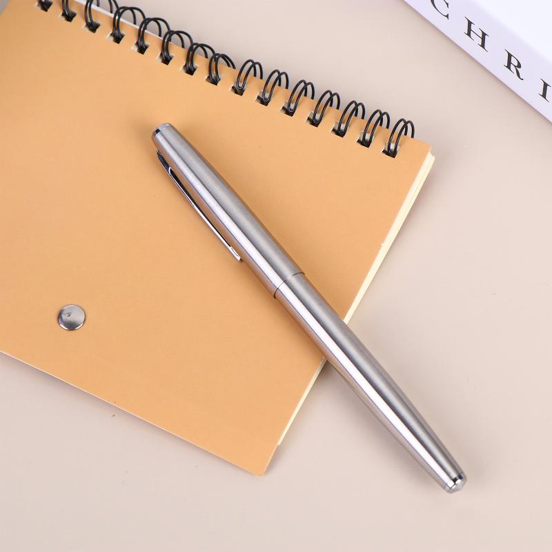 Penna Stilografica 911 in Acciaio Pennino Extra Fine da 0,38 mm per Scrittura Fluida Professionale in Ambienti di Lavoro