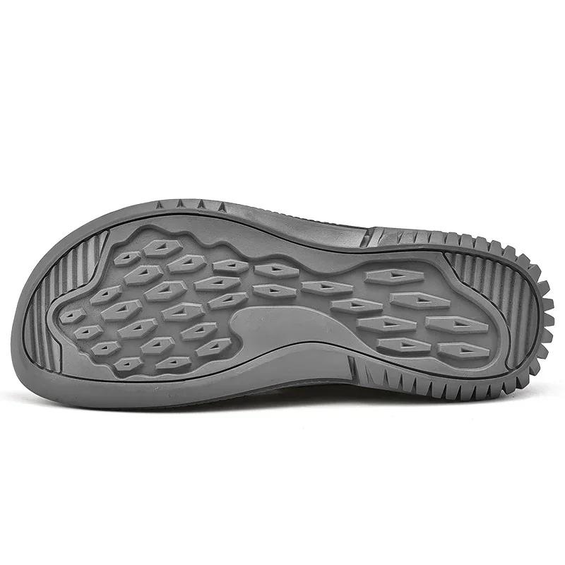 Fashion Summer New Man Outdoor Sandals Beach Casual Baotou Hole Shoes for Men Breathable Platform Beach Indoor Roma Sandals Zapatillas