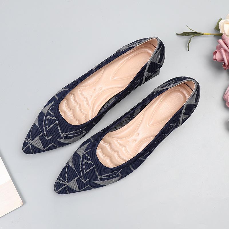 Jarní a podzimní létající pletené jednoduché boty na středním podpatku pletené létající nitě pletené špičaté lodičky originální tlustý podpatek