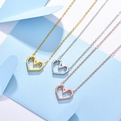 Hohle Liebesherzförmige Halskette für Damen, Japanischer und Koreanischer Mode-Temperament, Personalisierte und Vielseitige Pfirsichherz-Anhänger Schlüsselbeinkette