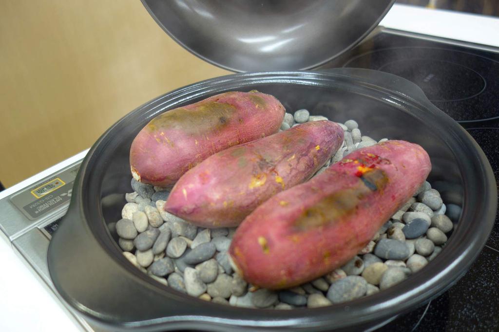 Takagi Metal Enamel Pot with Handle, Stone-Baked Sweet Potato Maker, 24cm, Induction Cooktop Compatible, Made in Japan, HA-IY24N