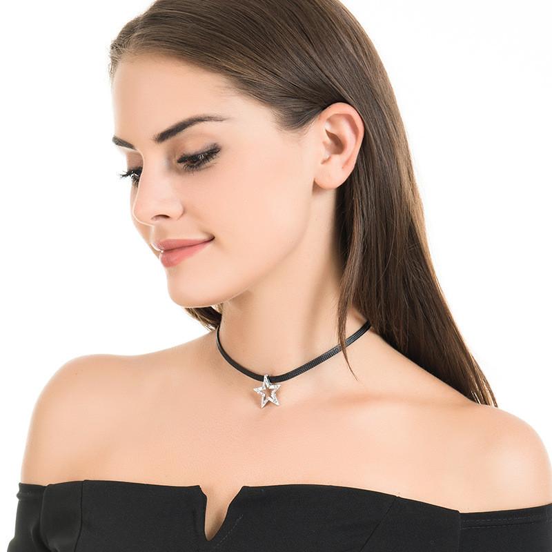 Snygg Svart Stjärna Chokerhalsband För Kvinnor Med Geometrisk Design Och Glittrande Kristaller