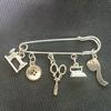 Fashionable Waist-Cinched Anti-Exposure Brooch with Sewing Tools Pendant