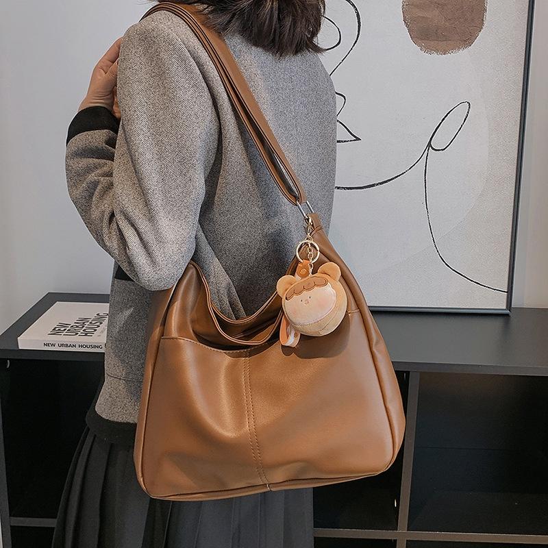 IELGY women's soft leather retro bucket bag, large-capacity crossbody shoulder tote bag (free pendant)