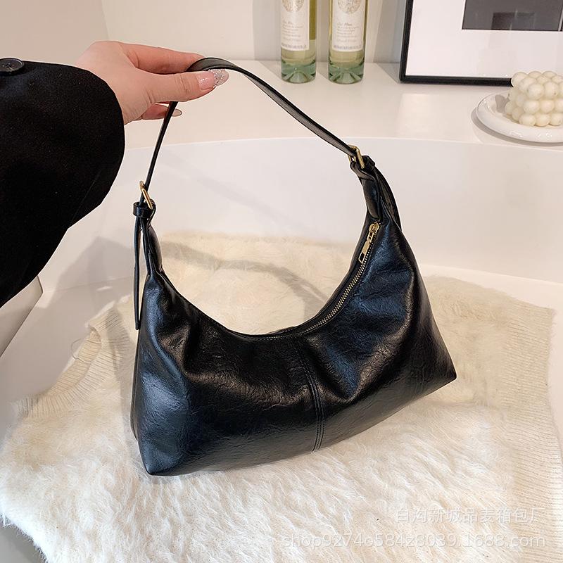 

Korean version of large-capacity simple solid color tote bag 2025 new fashion commuter underarm bag versatile temperament messenger bag чёрный