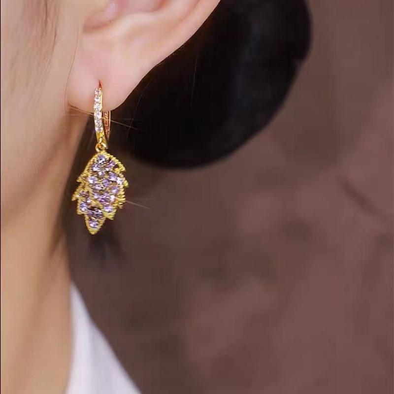 Niche Exquisite Zirconia Leaf Earrings - Elegant, Face-Slimming, Luxury Design Accessory