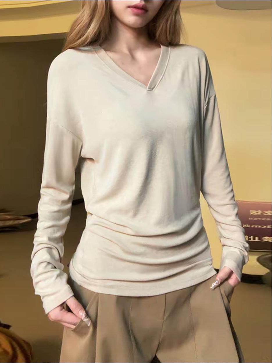 

Korean V-Neck White Long Sleeve T-Shirt for Women – Autumn/Winter Relaxed Fit Base Layer with Cinched Waist L (recommended 110-125 lbs)