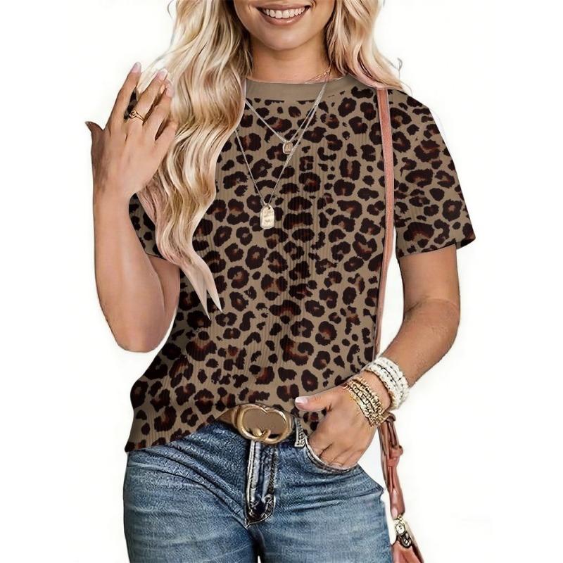 T-shirt Fashionable women's T-shirt with classic leopard print 1 piece