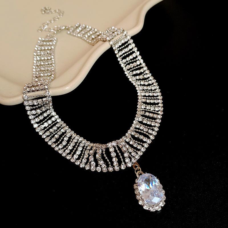 

Набор ожерелья и серег «Капля воды с бриллиантом», легкая роскошь, высокий класс, цепочка для ключицы, нишевые универсальные украшения