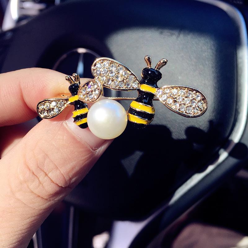 Elegant Leopard Brooch with Shell Pearl and Copper Zircon for Men - Ideal Christmas Gift