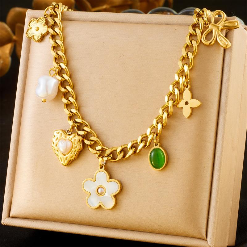 Collier avec pendentif chaîne cubaine dorée, Collier avec pendentif fleur de perle et nœud, Bijoux chunky bohèmes pour femmes, Cadeau pour le quotidien