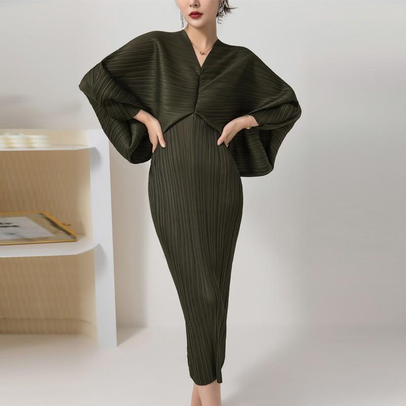 Elegant Pleated Midi Dress With Batwing Sleeves V-Neck Slim Fit Office Wear
