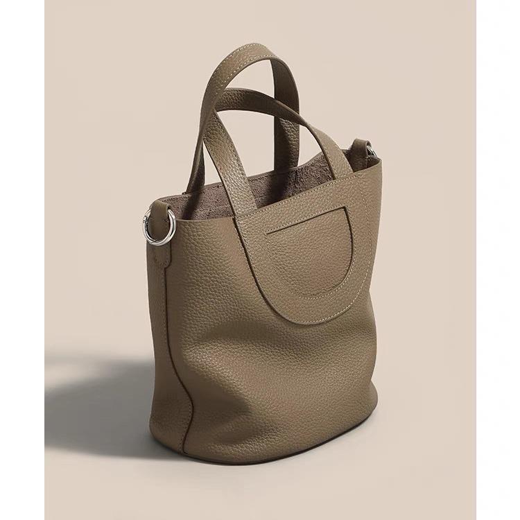 2023 Genuine Leather Pig Nose Bucket Bag - Handheld, Shoulder, Messenger, Large Capacity