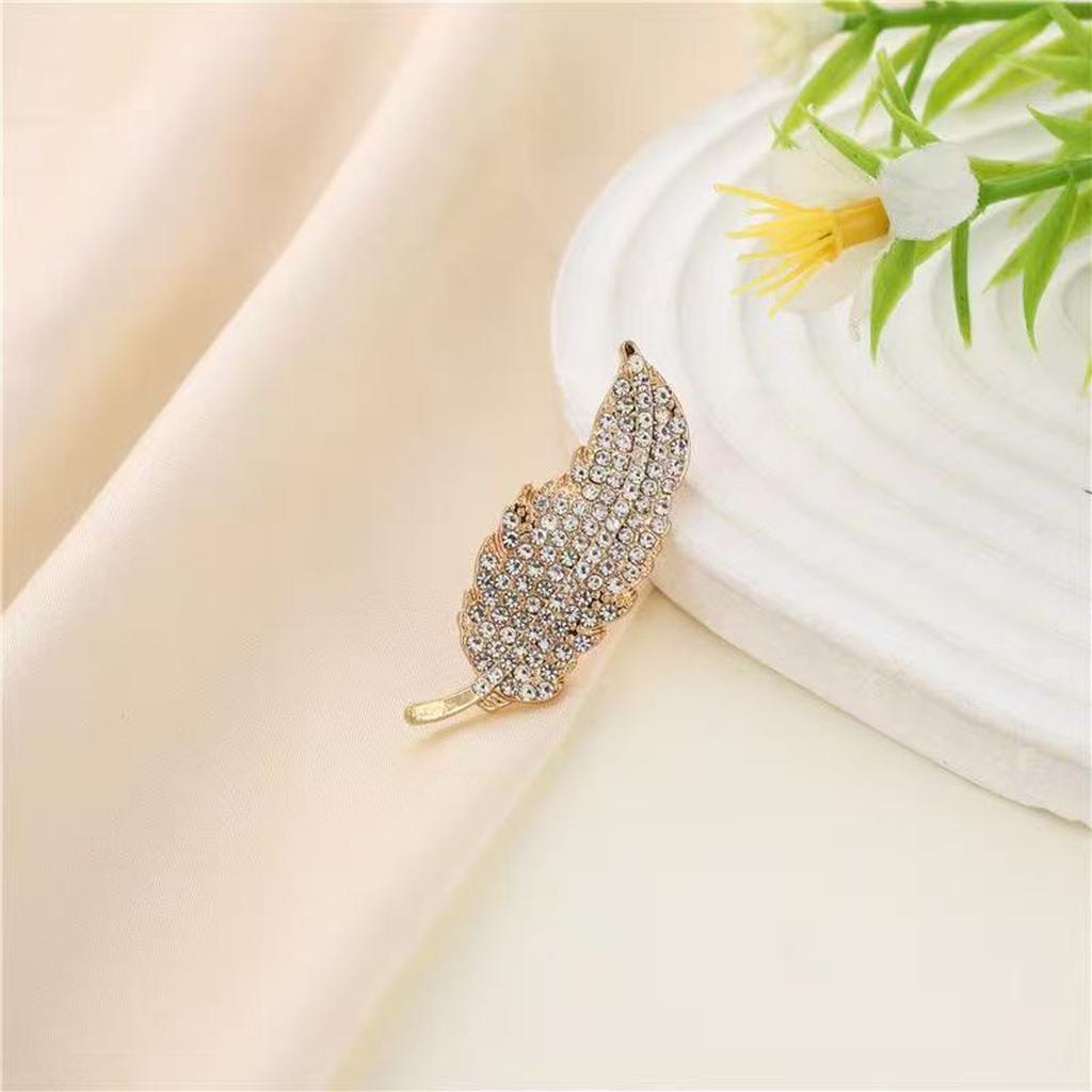 Elegant Feather Brooch with Full Rhinestones Design Luxury Suit Lapel Pin Decorative Safety Pin Anti-Slip Accessory for Jackets and Coats