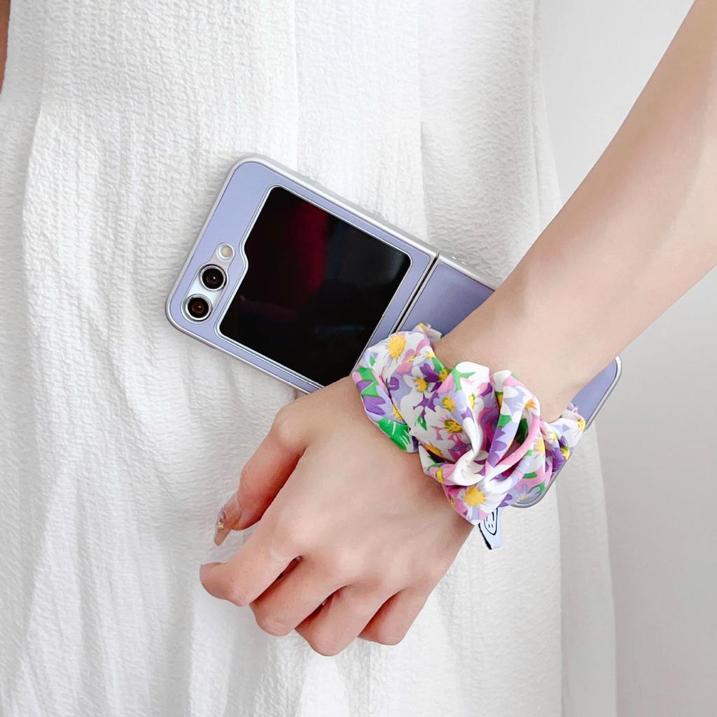 Samsung Z Flip 7 Pearlescent Leather Texture Wristband Case