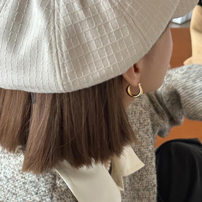 Niche Senior Circle Earrings Female Fashion Temperament Exquisite Hundred Match Ear Buckle Pure Earrings Tide Elegant Simple Hoop Earrings