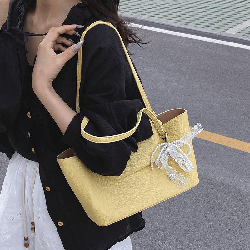 Versatile Commuter Tote Bag Women's New Large-capacity Shoulder Armpit Bag