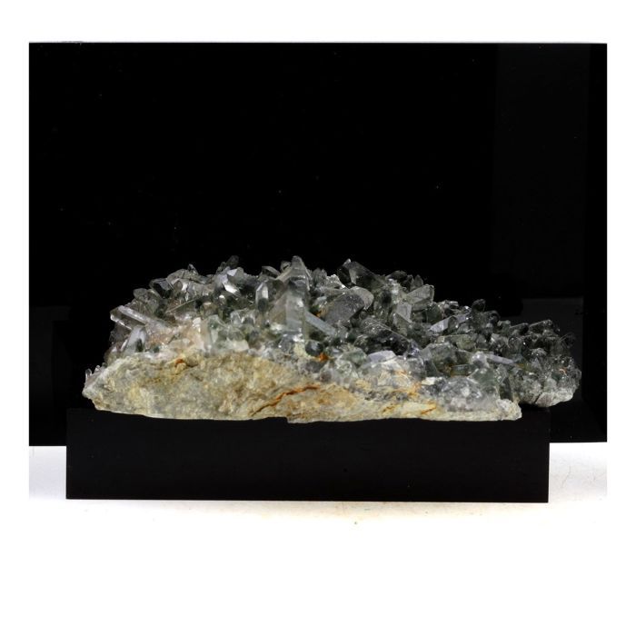 Pierres et Minéraux. Quartz fantôme + Chlorite. 1038.0 ct. Les Deux Alpes, Oisans, France.