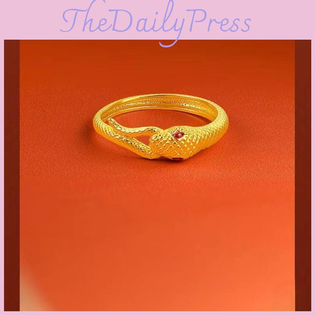 Snake Eyecatching Gold Ring For Men Featuring Dazzling Diamonds And Zodiac Elements