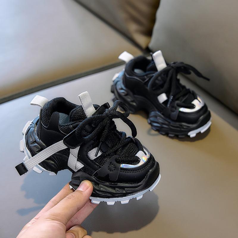 Kindersportschuhe mit weichen Sohlen, neues Herbstmodell, atmungsaktive Dad-Schuhe für Jungen aus Mesh, rutschfeste Laufschuhe für Mädchen, trendig