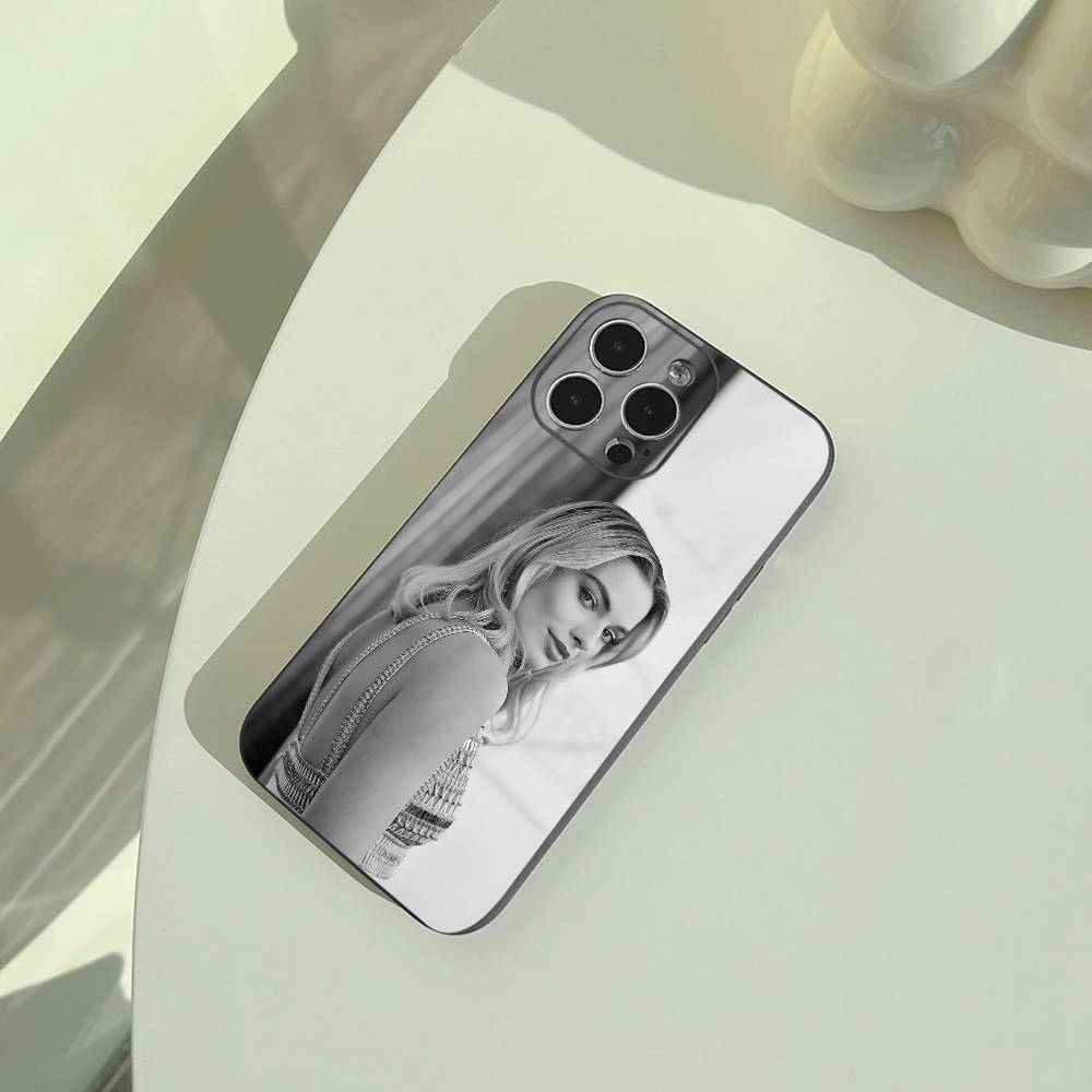 M-R-Margot -Robbie Phone Case For iPhone 17,16,15,14,13,12,11 Pro Max,16Plus,XS Lightweight and practical Soft Black Cover