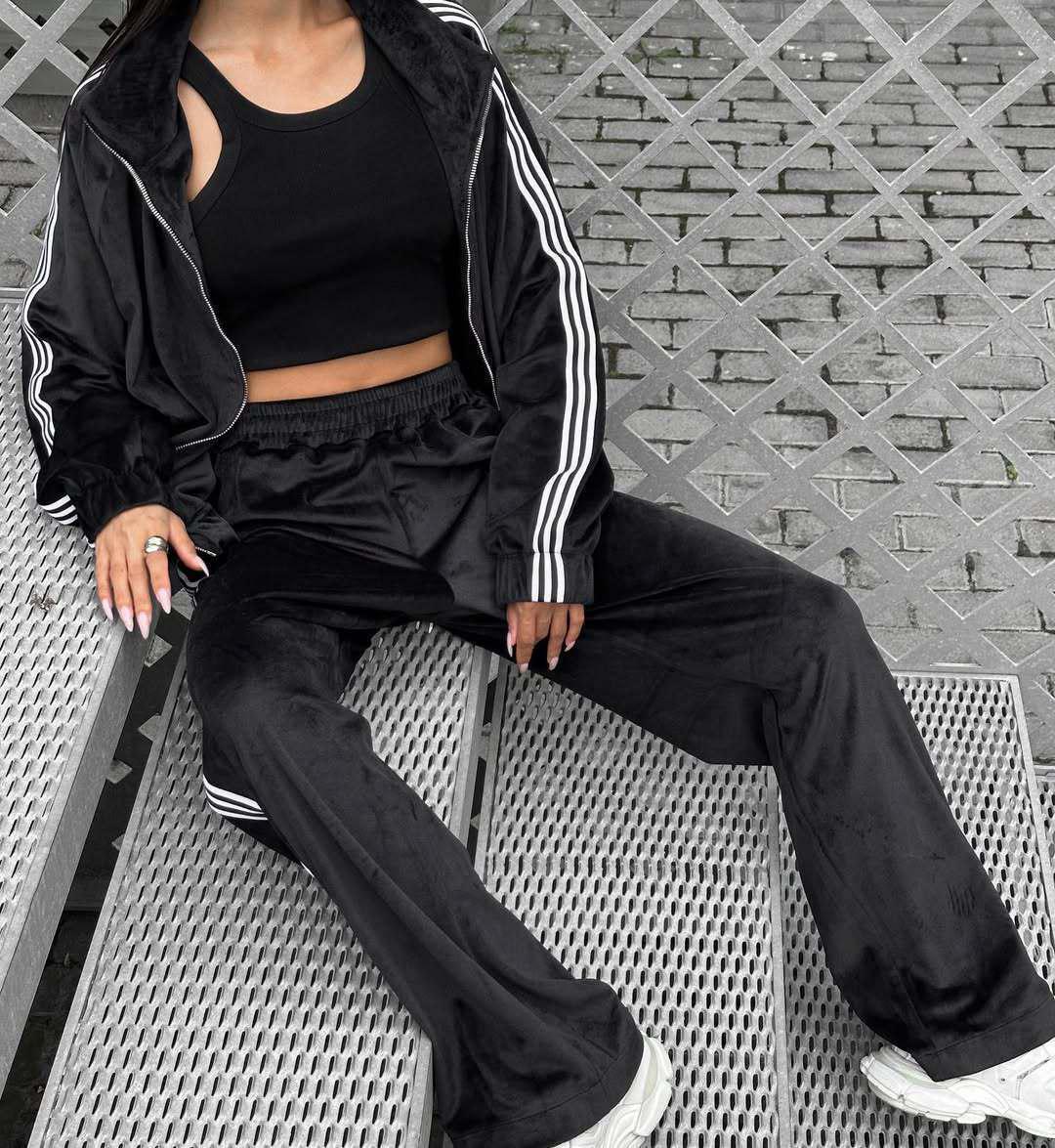 

Women s Two-Piece Set: Hooded Jacket & Wide-Leg Striped Pants in a Color Block Design Extra Large чорний