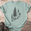 Camiseta Bosque de Pinos en ladera de montaña | Amante de Senderismo, Acampada, Naturaleza