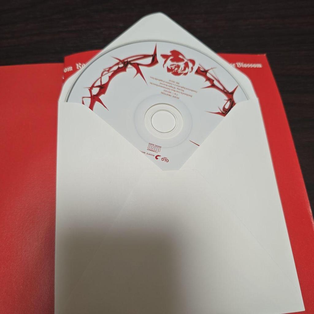 [USED] H1-KEY 1ST MINI ALBUM ROSE BLOSSOM with trading card