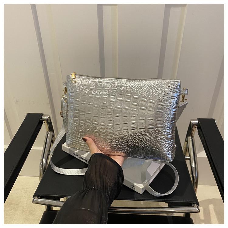 

Fashionable Oversized Minimalist Shoulder Bag With Soft Texture And Accent Stitching срібний