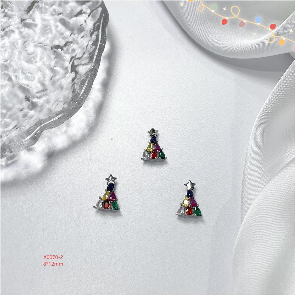Celebrity-Inspired Christmas Nail Art: Cute Snowflake Bell DIY Zircon Accessories