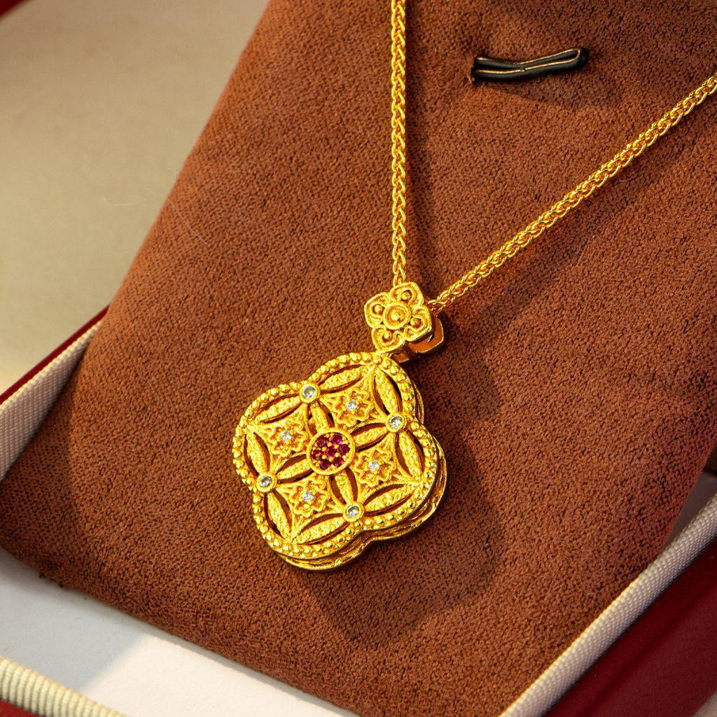 Gold-Color Hollow Four-Leaf Flower Pendant Necklace - High-End Women's Fashion Jewelry