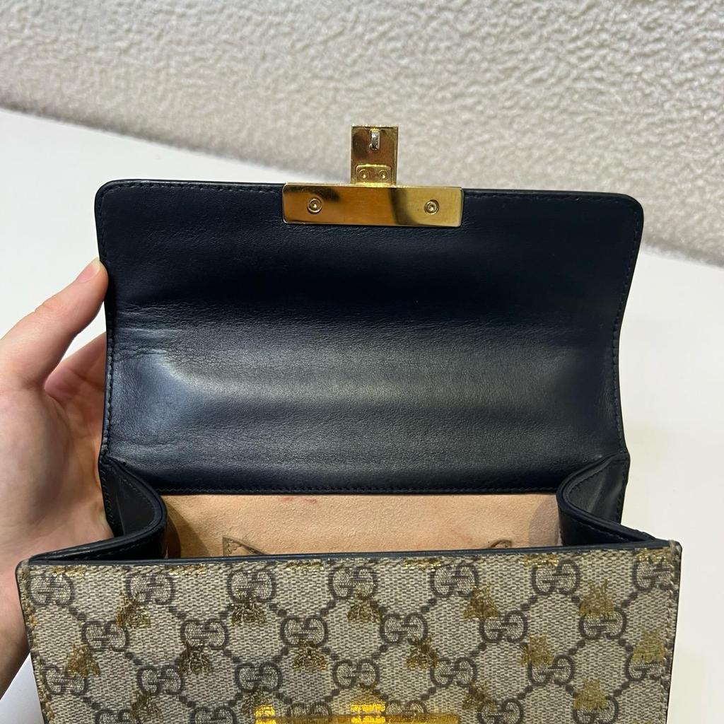 [Pre-Owned] Padlock Metal Lock Bee Print Vintage Logo Canvas And Leather Lock Clutch Box Chain Crossbody Shoulder Bag - Very Good #1FD141I