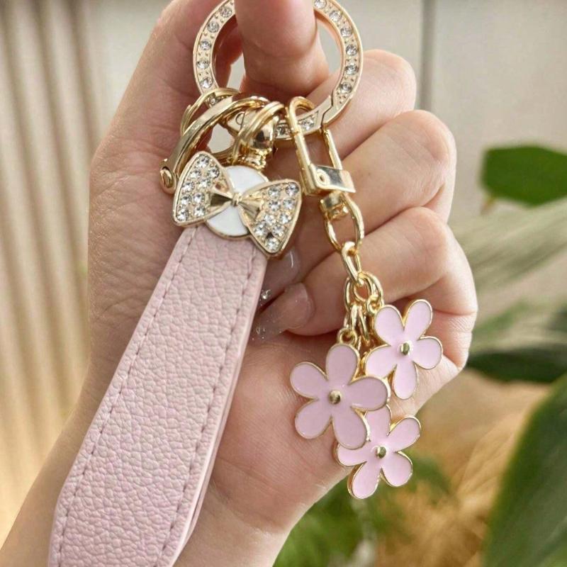 Fashionable Minimalist Design, Add Charm To Your Keys, PU Leather Material, Zinc Alloy Clasp, Ideal Gift For Luxury & Fashion Lovers, Keychain Pendant