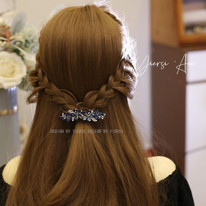 Large Spring Hairpin: Half-Tied, Horizontal Clip for Back of Head or Ponytail, Ideal for Mothers' Hairstyles.