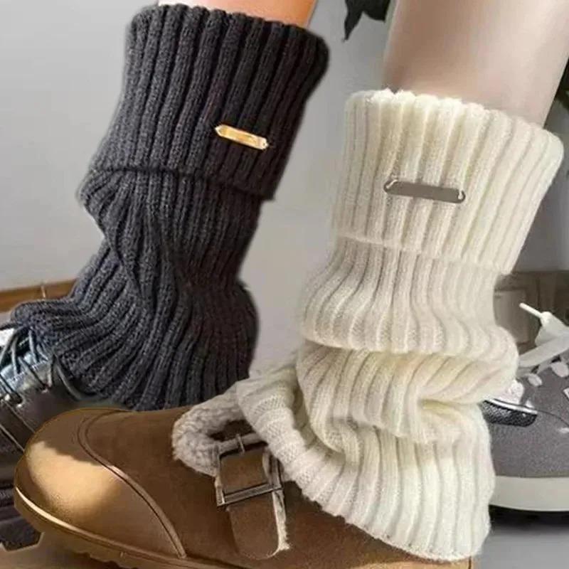 Y2k Puños Negros Blancos de Punto Logo Metálico Japonés Calentador de Pierna de Calcetín de Invierno para Mujer Calidez Versátil para el Pie Nuevo
