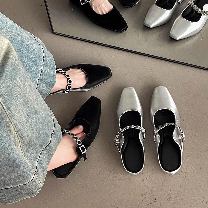 Temperament Baotou slope heel half slippers women's outer wear spring and summer French women's style design sense rhinestone chain thick bottom san