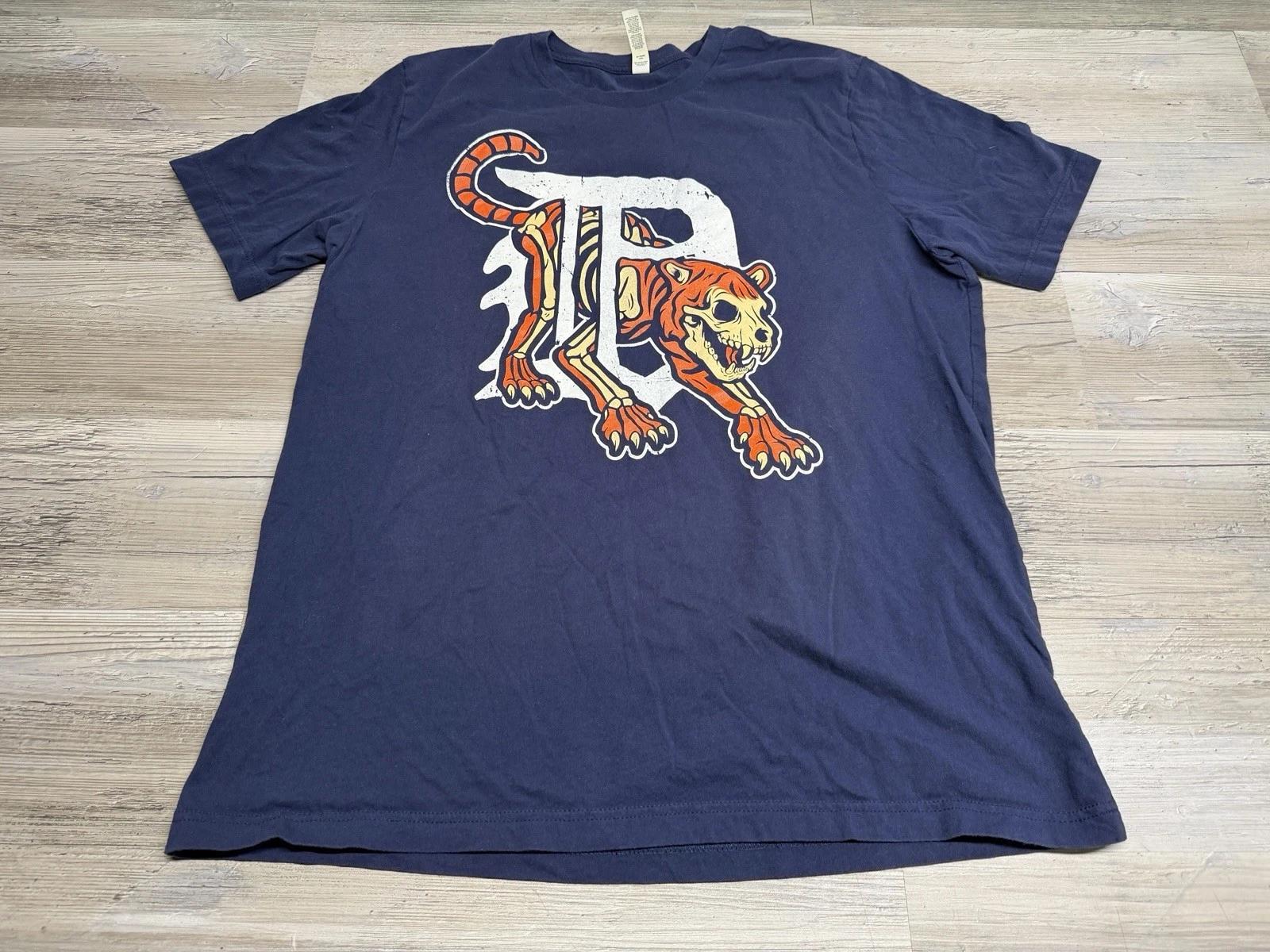 

Detroit Tigers T-Shirt Skeleton Zombie Tiger Logo Old English D Short Sleeve XL XL