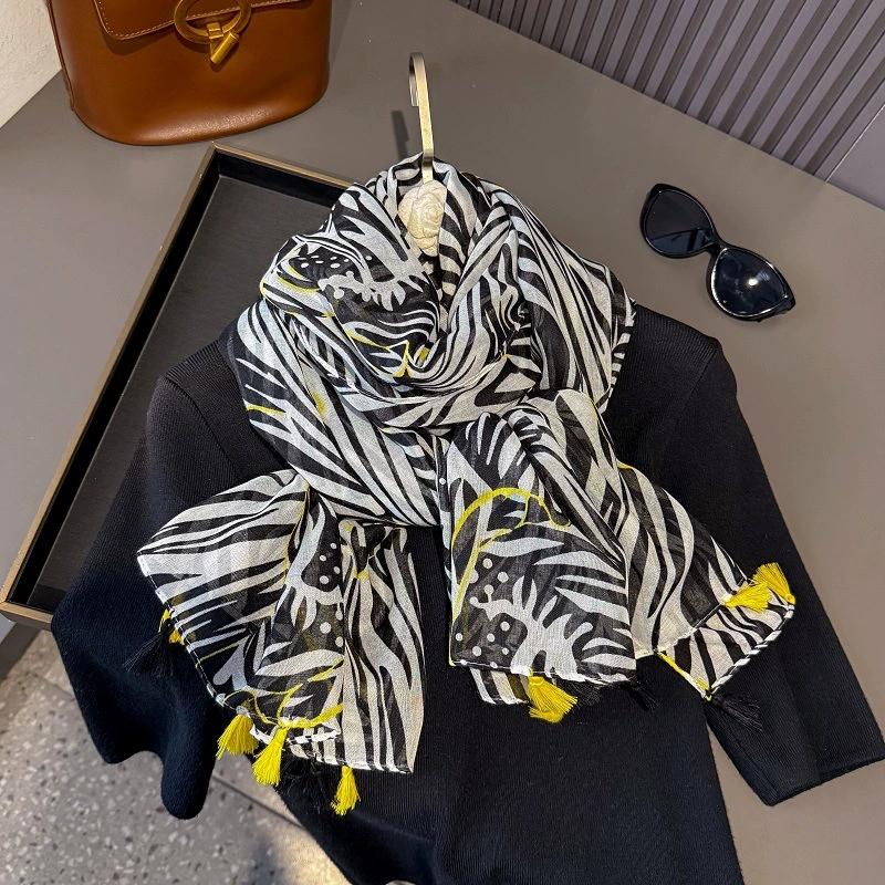 31 Designs Autumn Vintage Floral Tassel Viscose Shawl Scarf Lady High Quality Wrap Pashmina Stole Bufandas Muslim Hijab 180*90Cm