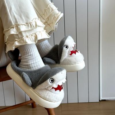 Niedliche Paarschuhe mit Cartoon-Haifisch-Motiv, Baumwollpantoffeln für Damen, für den Innen- und Außenbereich, Winterwärmeisolierung, dicke Sohle, rutschfeste Plüschpantoffeln