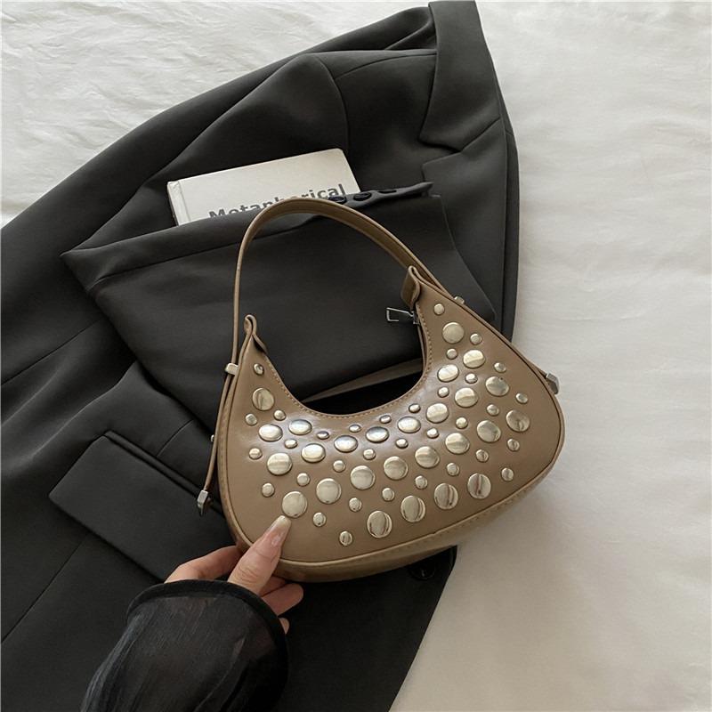 Einfache und modische neue Frühling-Achseltasche, Persönlichkeit, cool, mit Polka-Dot-Nieten, tragbare Knödel-Damentasche