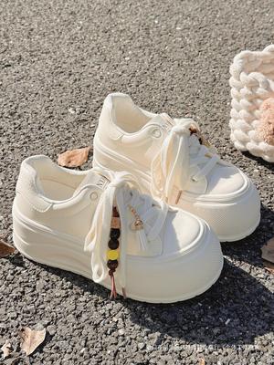Trendige Weiße Sneaker für Damen 2025: Dicksohlig, Leicht, Bequem – Perfekt für Röcke und Freizeit-Outfits.