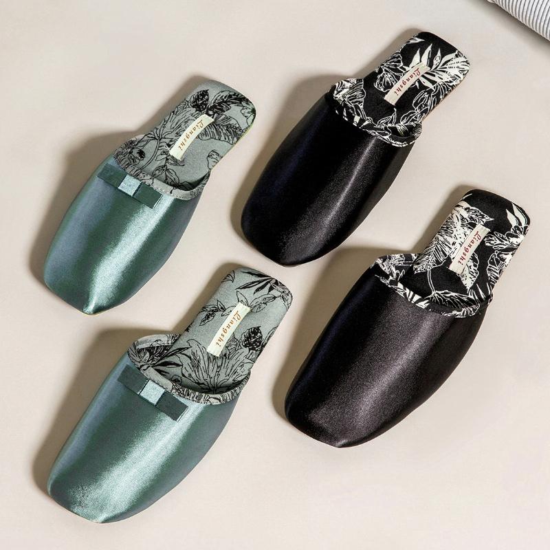 Fashion Luxury Silk Print Design Flat Slippers Women Sweet Butterfly Knot Decoration Modern Slippers Comfortable Elegant Home Slippers