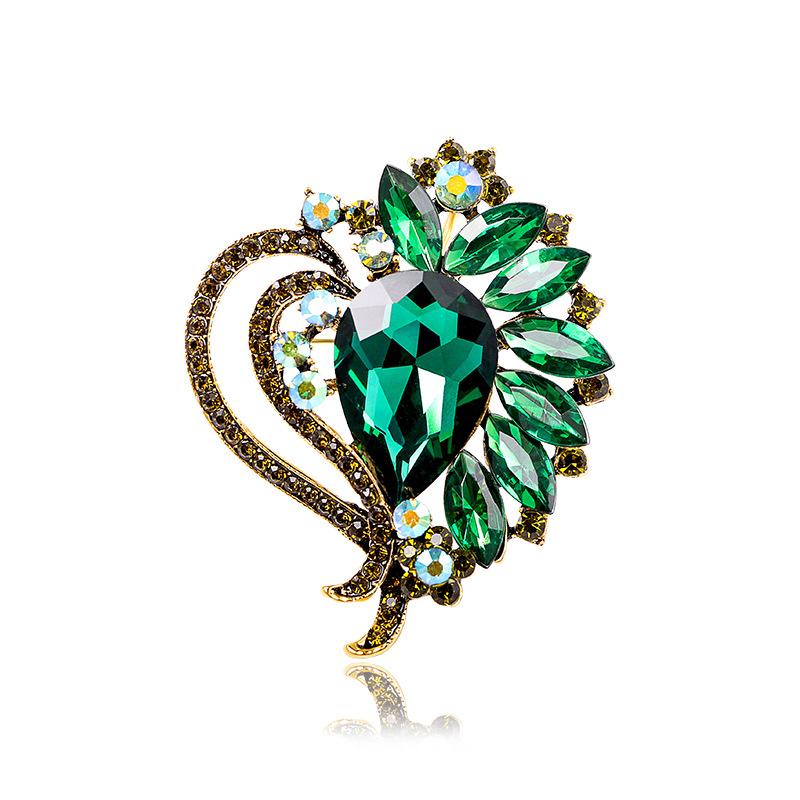 Temperament jewelry fashion personality heart crystal glass brooch high-end corsage women's clothing accessories pin