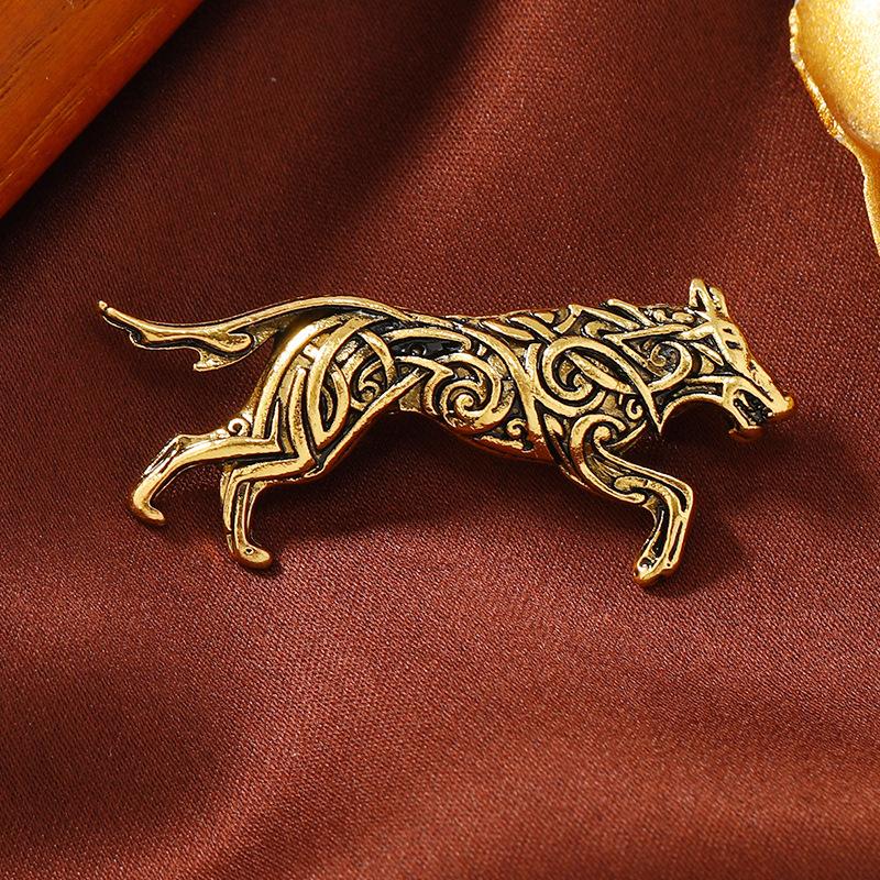 Retro domineering men s wolf head brooch old electroplated alloy blazer accessories personalized animal wolf pin